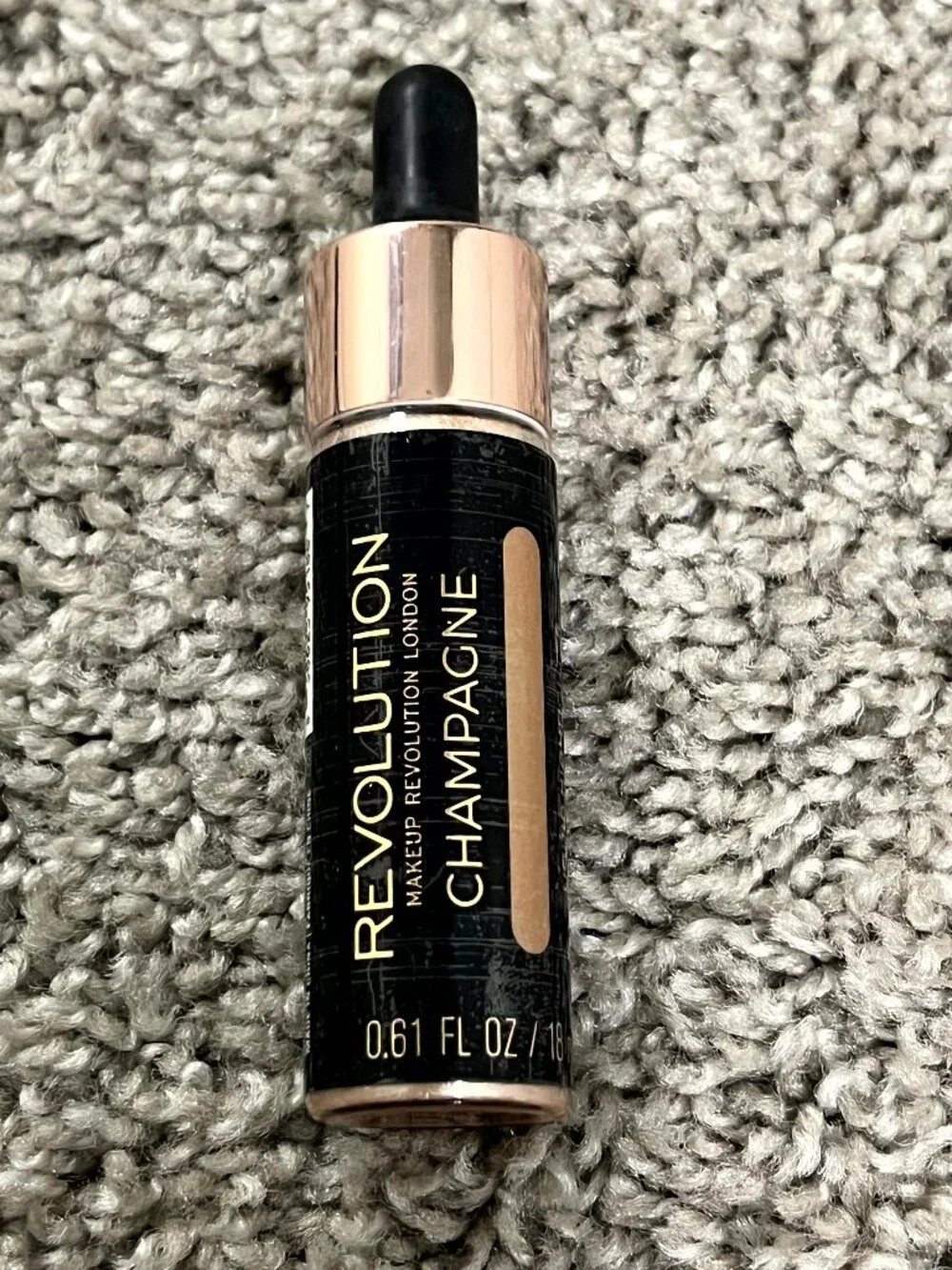 REVOLUTION Liquid Highlighter Champagne